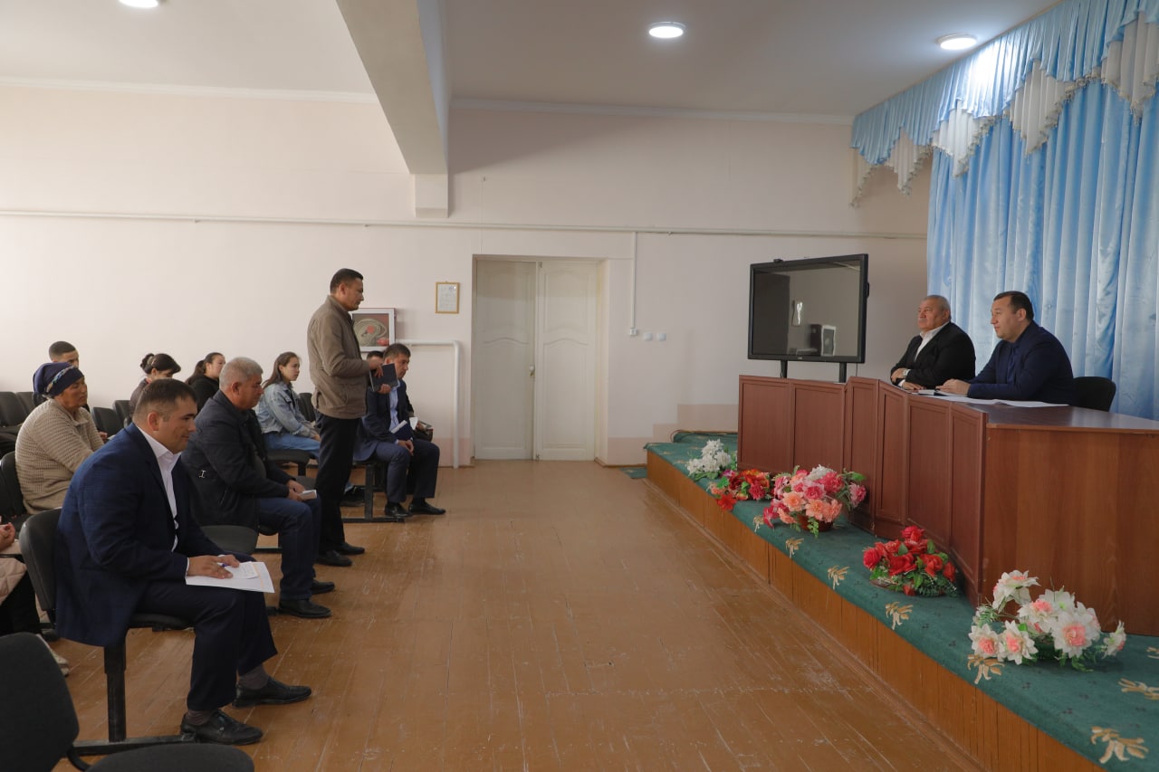 Olmazor mahallasida tuman hokimining yoshlar bilan navbatdag