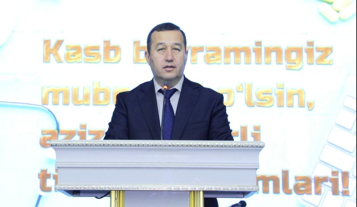 Амударё тумани ҳокими Султонбой Йўлдошевнинг тиббиёт ходимла