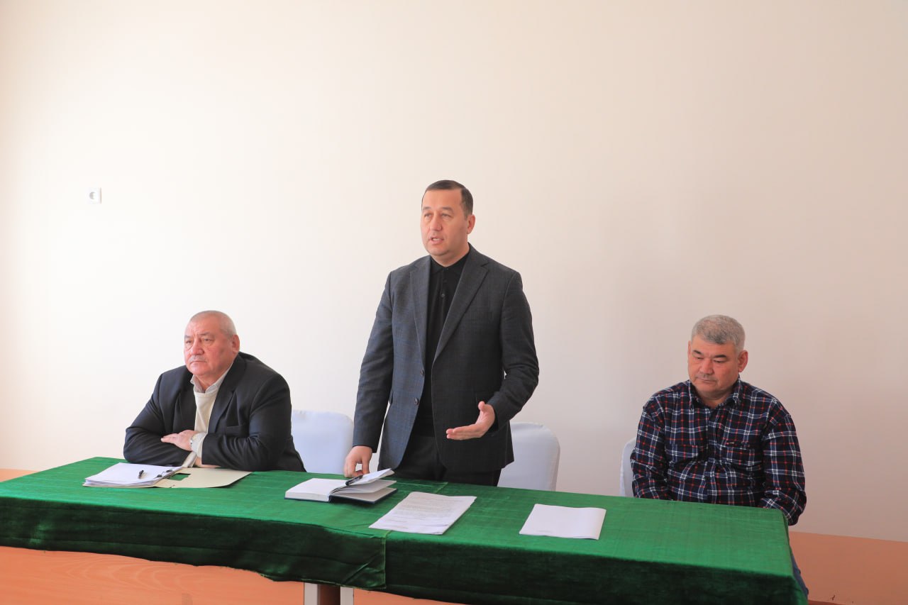 Oybek nomli mahallada tuman hokimining yoshlar bilan navbatd