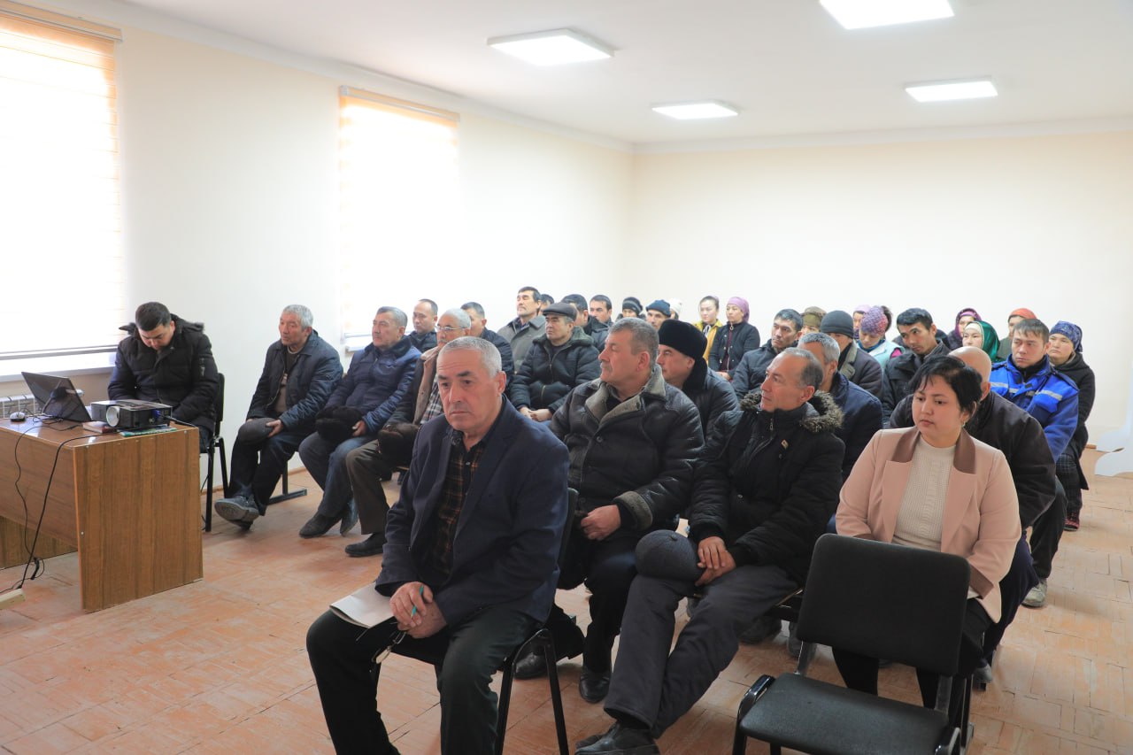 Қипчоқ овулида ҳоким ёрдамчиси аҳолига ҳисобот берди