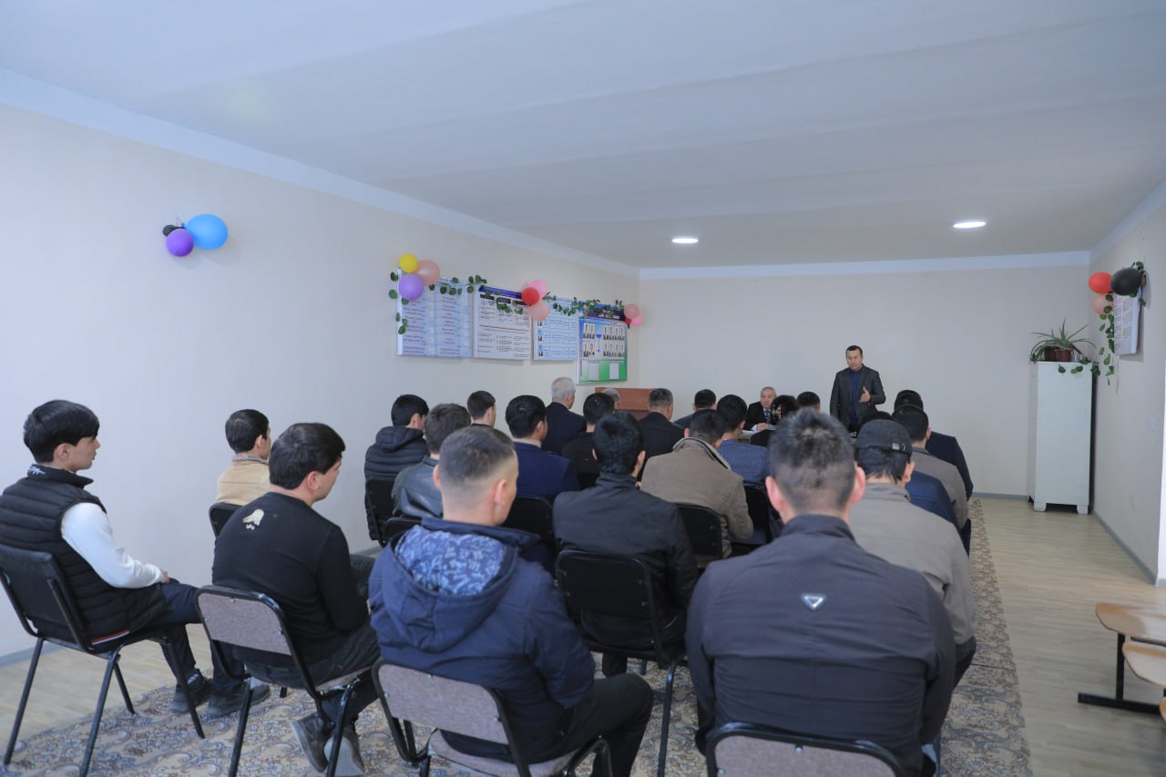 Tuman hokimining toʻlqinlik yoshlar bilan navbatdagi uchrash