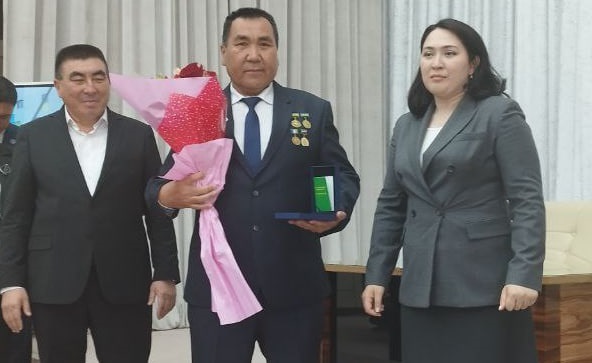36-SONLI MAKTAB OʻQITUVChISI AZIMBOY SAFARBOYeV “XALQ TAʼLIM