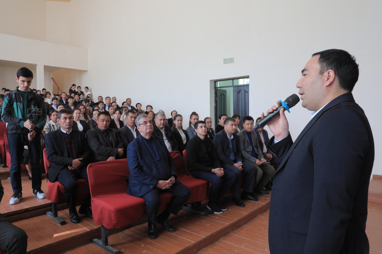 “XALQ KONSTITUTsIYaSI BILAN XALQChIL DAVLAT SARI!” ShIORI OS