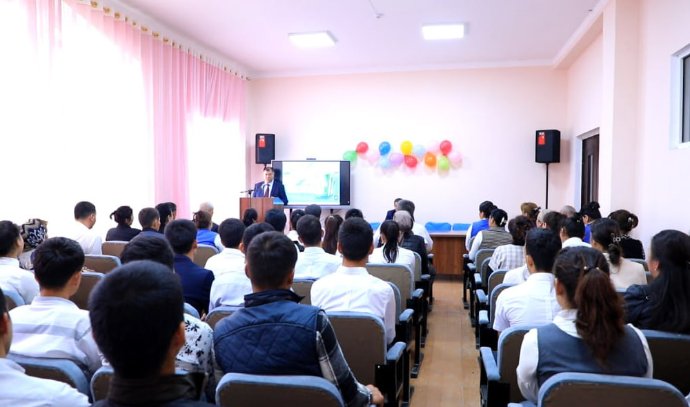 “KONSTITUTsIYa VA YoShLAR” MAVZUSIDA SEMINAR TAShKIL ETILDI 
