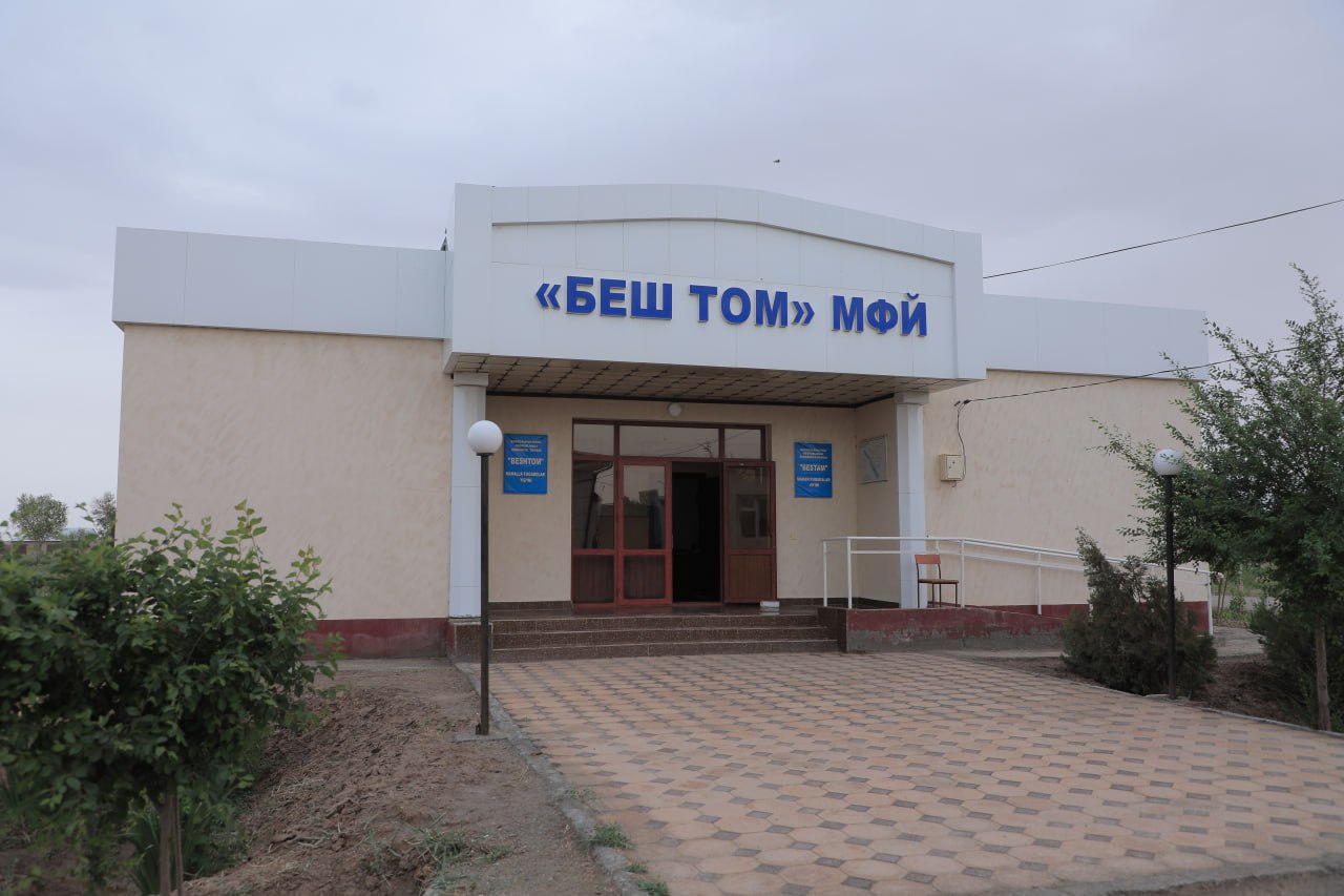 Beshtom mahallasida tuman hokimining yoshlar bilan uchrashuv