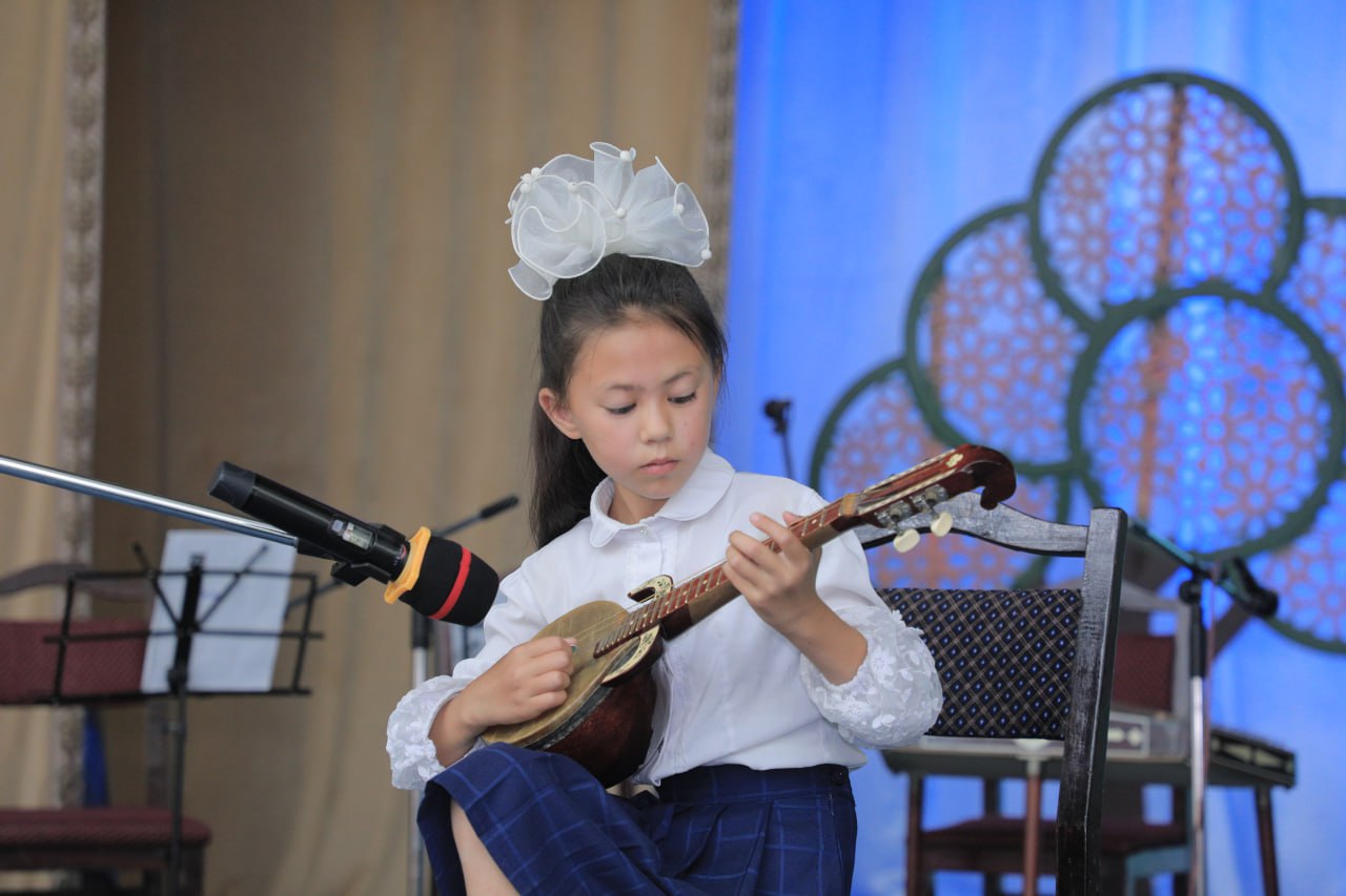 9-SONLI BOLALAR MUSIQA VA SANʼAT MAKTABI OʻQUVChILARINING HI