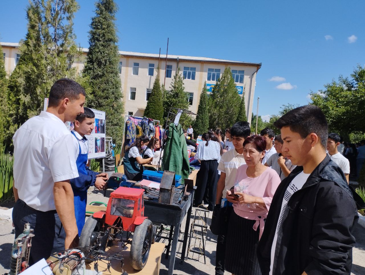 1-SONLI KASB-HUNAR MAKTABIDA “KASBLAR FESTIVALI” OʻTKAZILDI