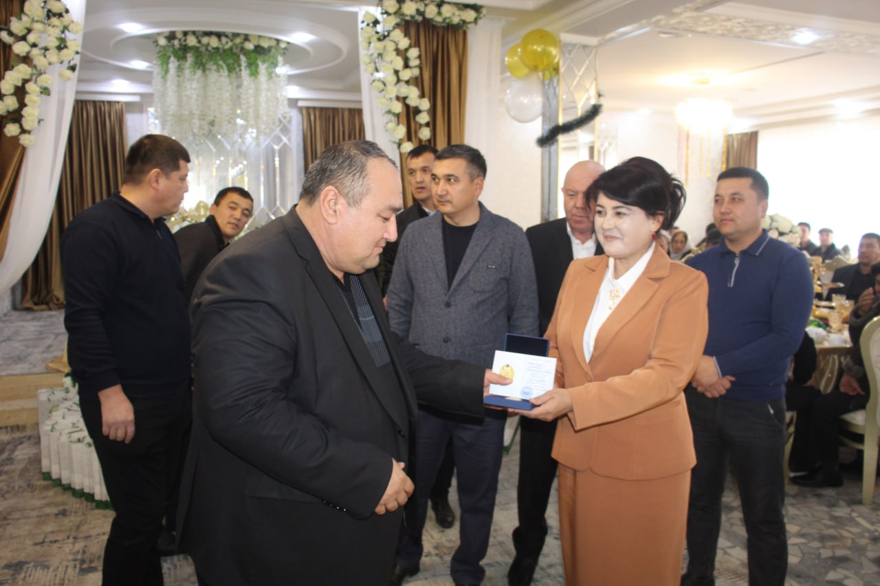 AMUDARYoDA BIR GURUH QIShLOQ XOʻJALIGI SOHASI XODIMLARI TAQD