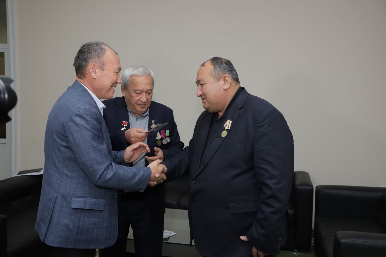 Tuman hokimi Sobir Xoʻjametov va bir guruh baynalmilal jangchilar mukofotlandi
