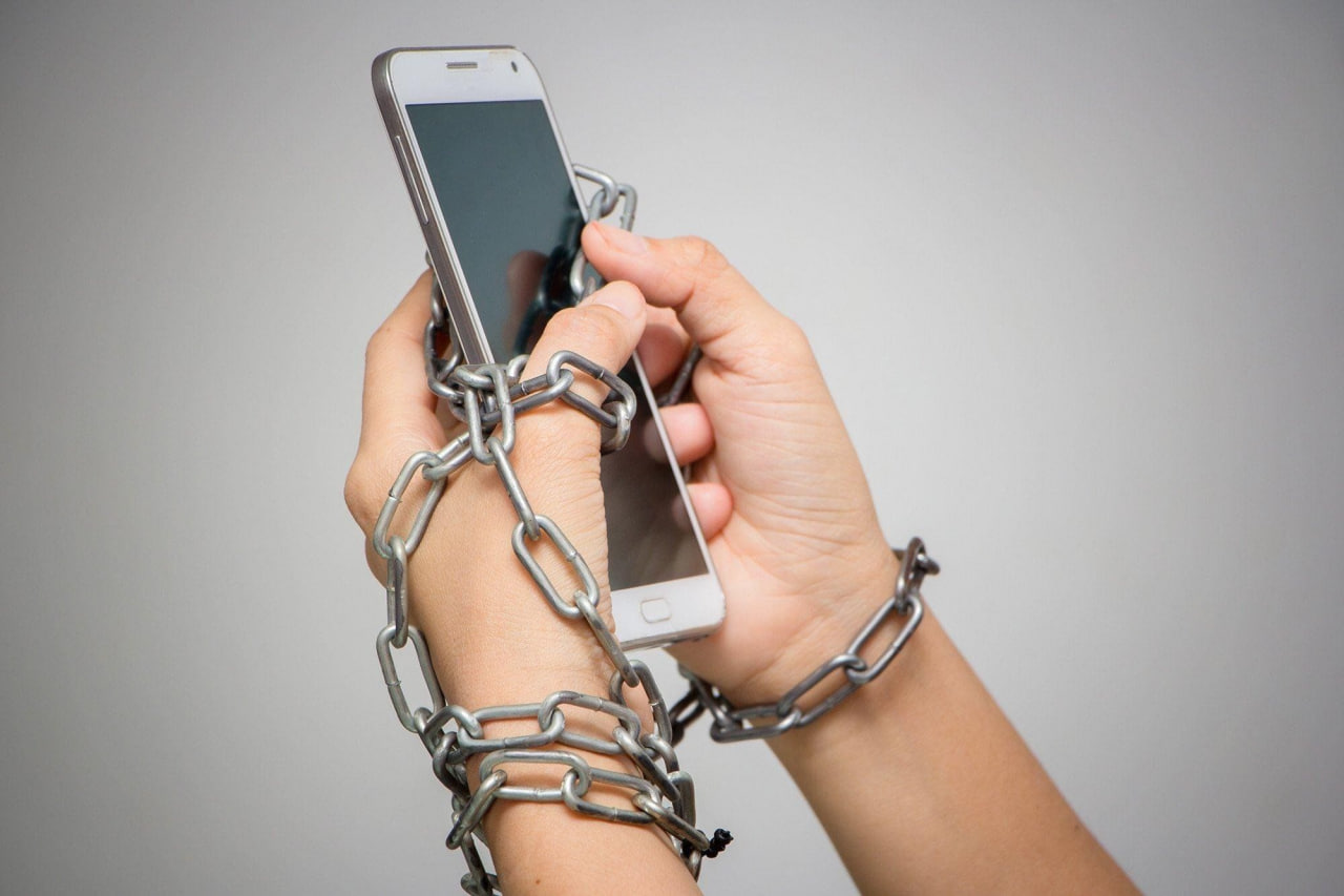 Ogoh boʻling: telefon!