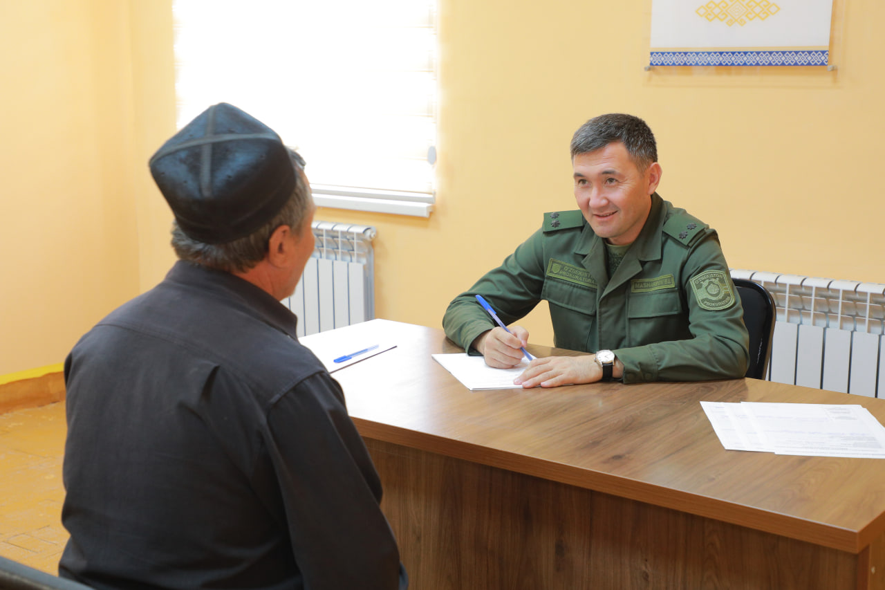 АМУДАРЁ ТУМАН ПРОКУРОРИ САЙЁР ҚАБУЛДА АҲОЛИ МУРОЖААТЛАРИНИ Ж