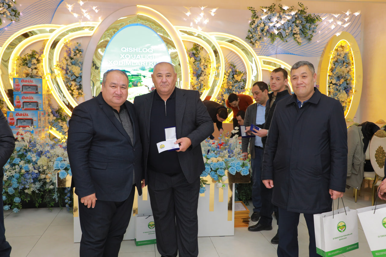 АМУДАРЁДА ҚИШЛОҚ ХЎЖАЛИГИ ХОДИМЛАРИ КУНИ ТАНТАНАЛИ НИШОНЛАНД