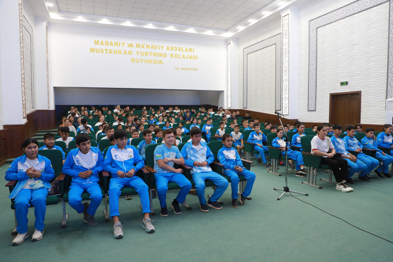 Sport vaziri bilan yoshlar oʻrtasida ochiq muloqot oʻtkazild
