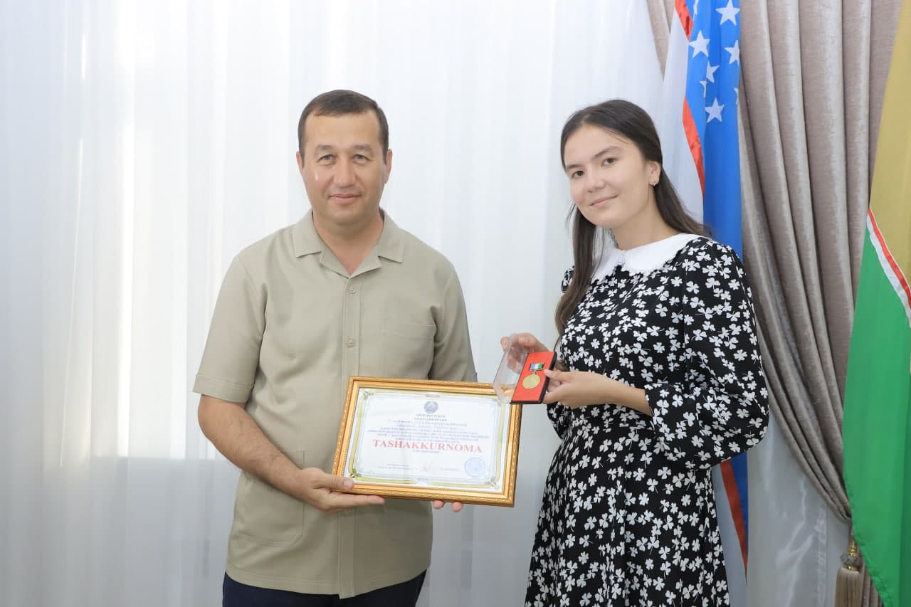 Amudaryolik 17 nafar bitiruvchi yoshlar umumtaʼlim maktablar