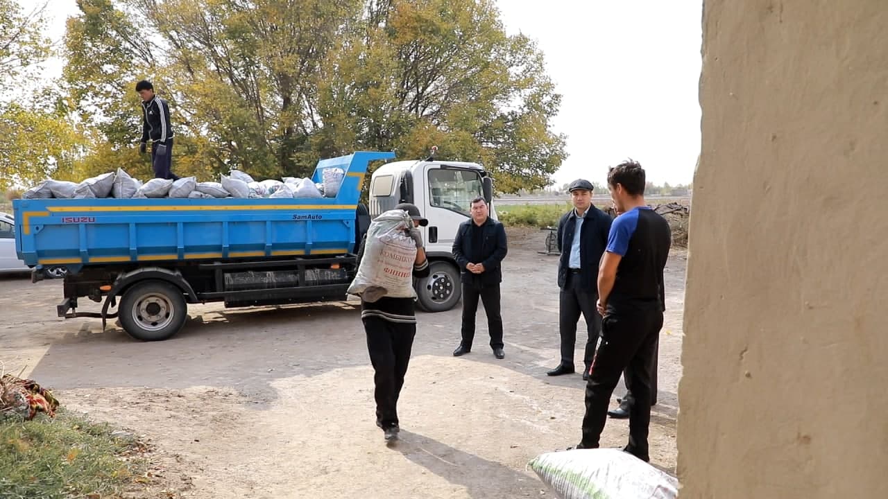 Эҳтиёжманд аҳоли хонадонларига кўмир тарқатилди