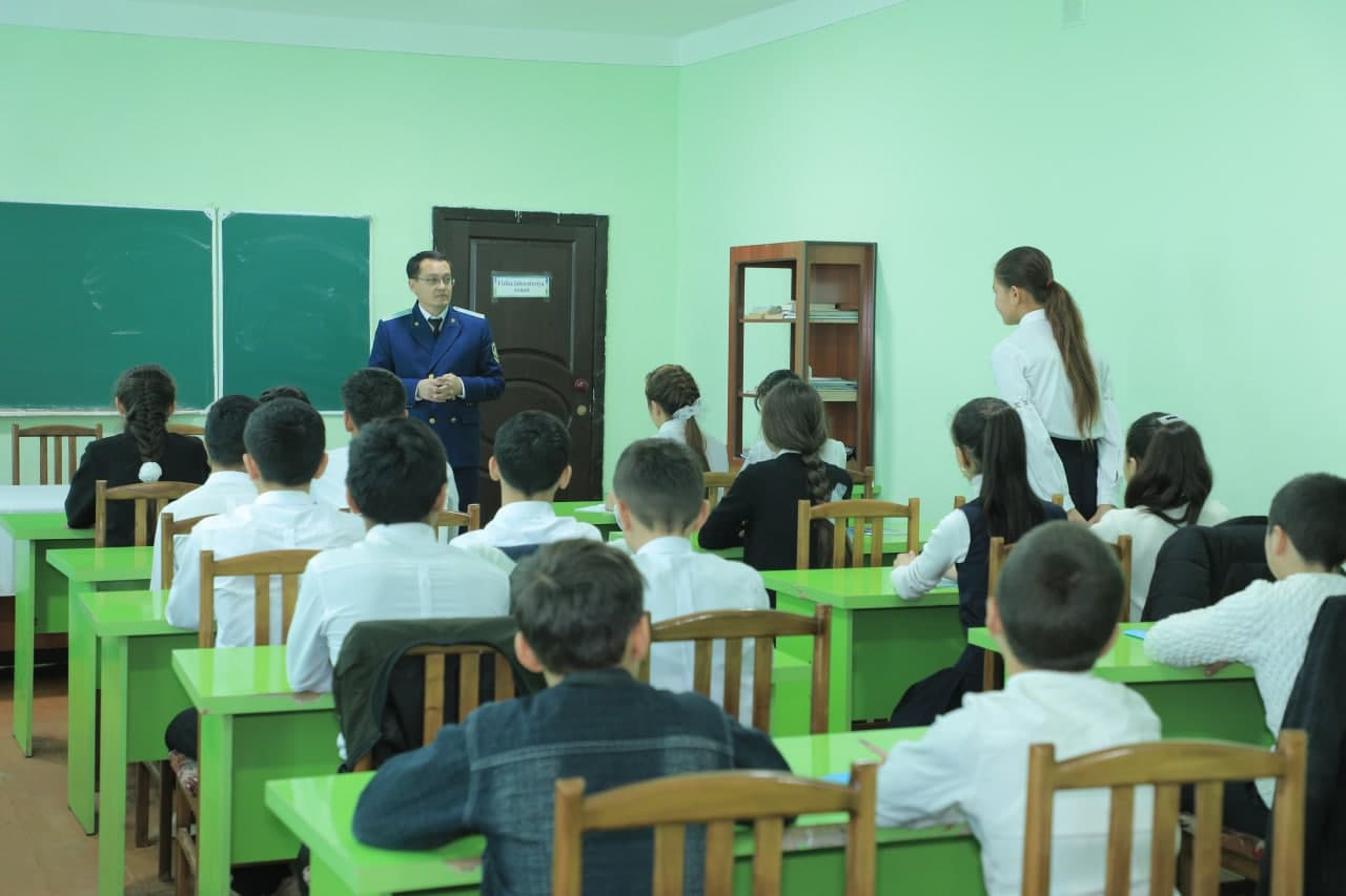   TUMAN PROKURORI 15-SONLI MAKTABDA OChIQ DARS OʻTKAZDI