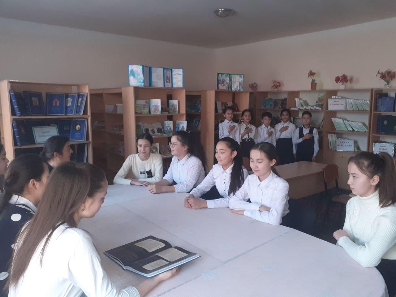 36-SONLI MAKTABDA YoSh KITOBXONLAR TOʻGARAGI AʼZOLARI NAVOIY