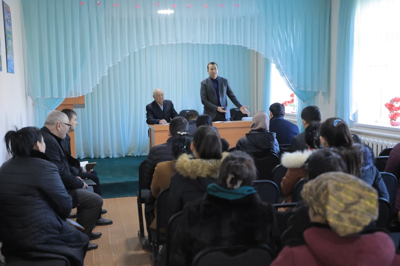 Tuman hokimi yoshlar bilan uchrashdi