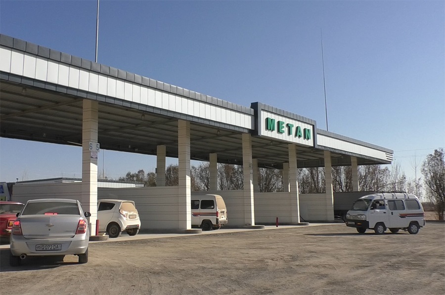 АМУДАРЁ ТУМАНИДА АВТОМОБИЛЛАРГА СИҚИЛГАН ТАБИИЙ ГАЗ ҚУЙИШ ШО