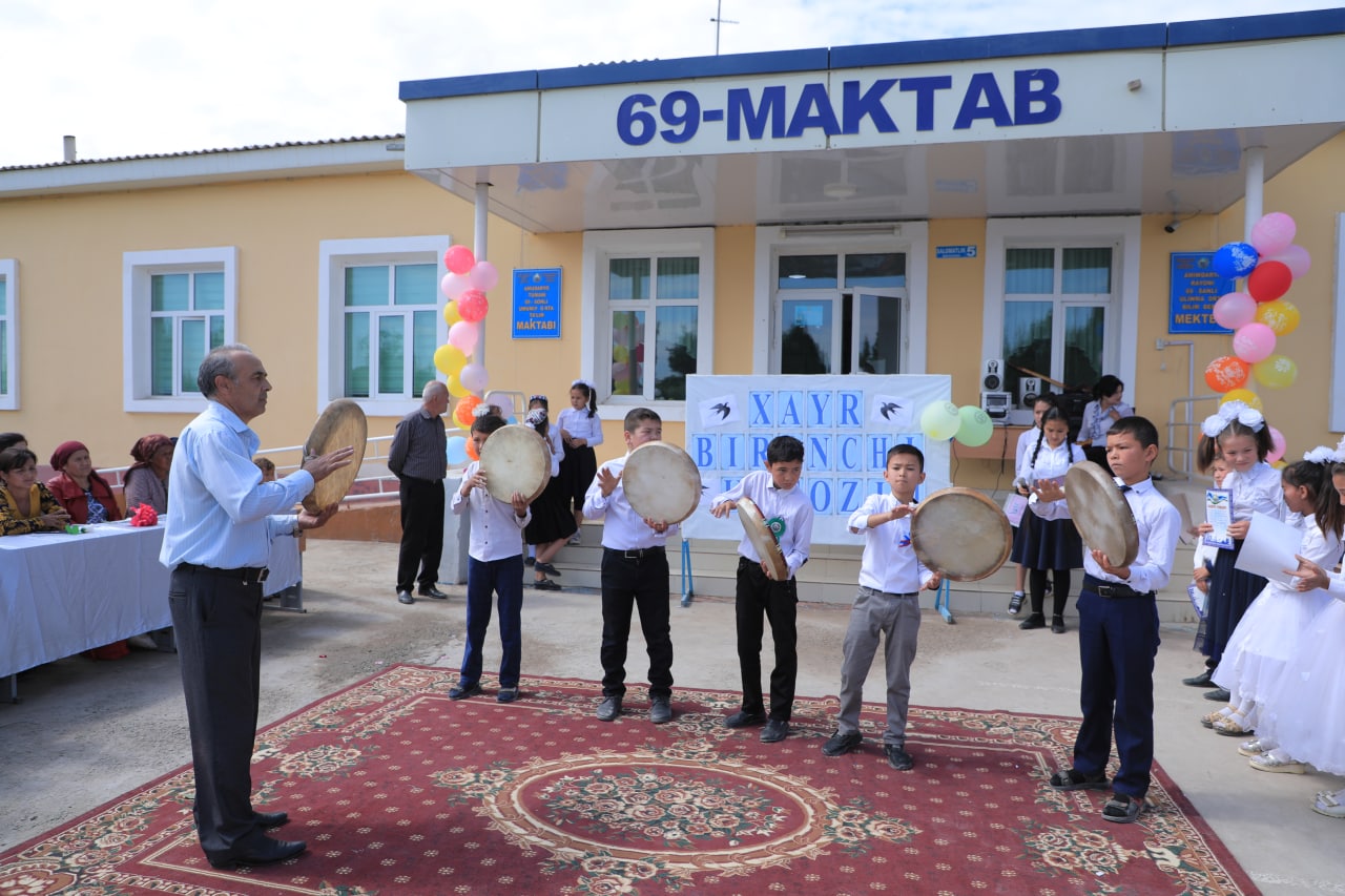 69-sonli maktabda “Xayr, birinchi ustozim!” deb nomlangan ta