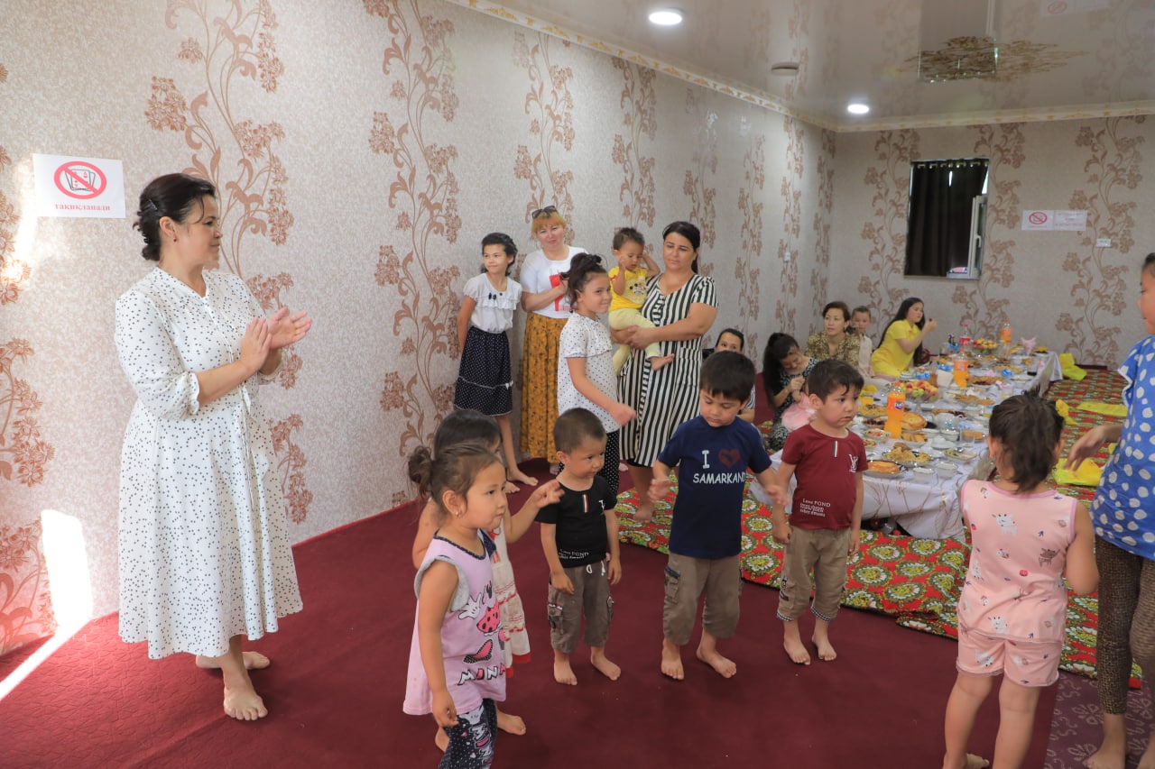 FAROVON MAHALLASI TADBIRKORLARIDAN MAHALLA BOLALARI XURSAND BOʻLIShDI