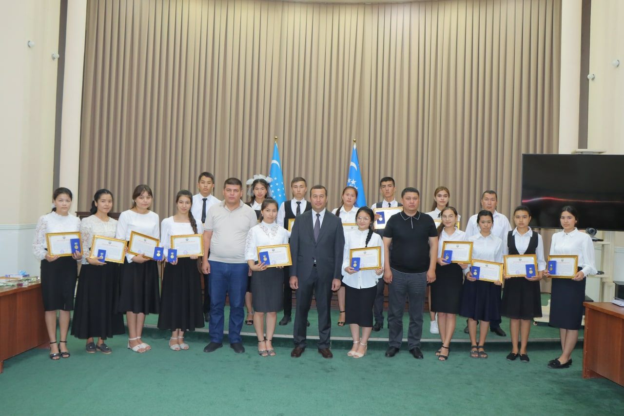 Umumtaʼlim maktabni oltin hamda kumush medallar bilan tugatg