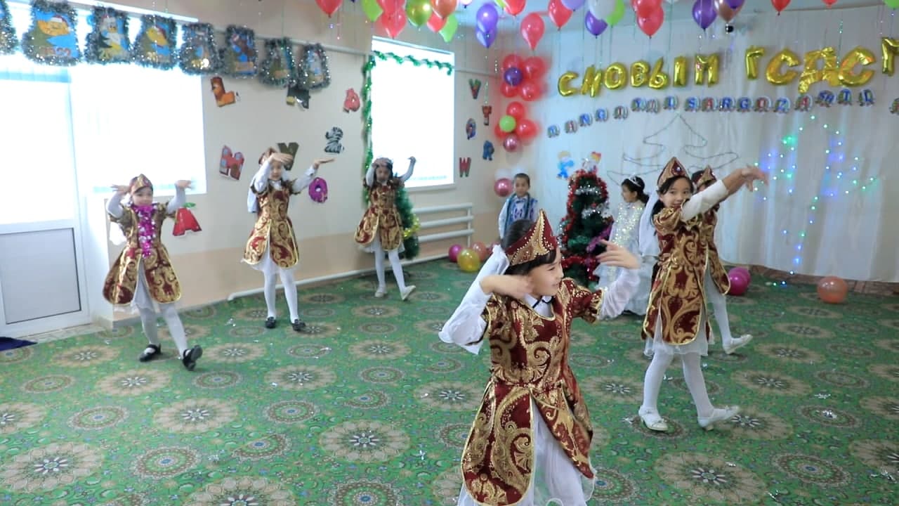 56-SONLI MAKTABDA “YaNGI YIL SARGUZAShTLARI” BAYRAM KEChASI 