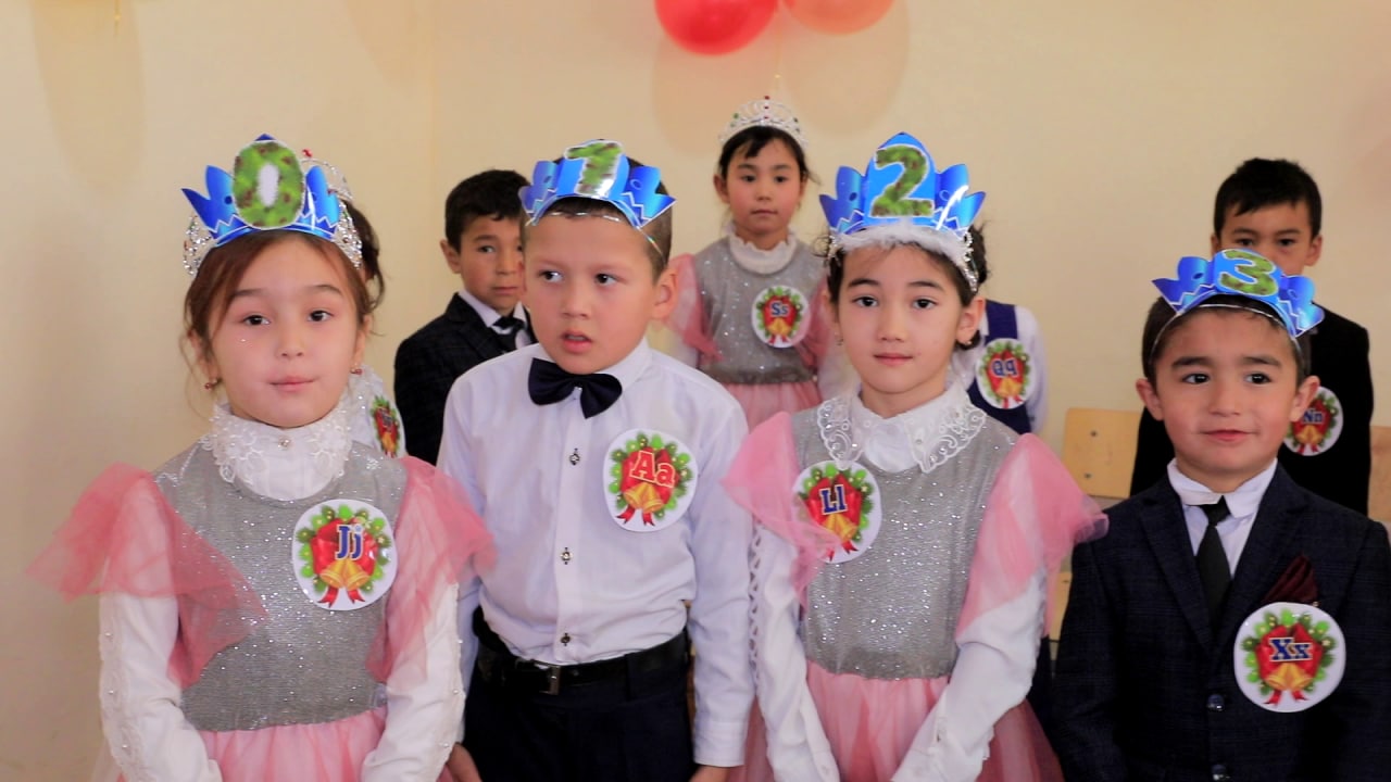 10-SONLI MAKTABDA OʻTKAZILGAN SAVODXONLIK BAYRAMIDA OʻQUVChI