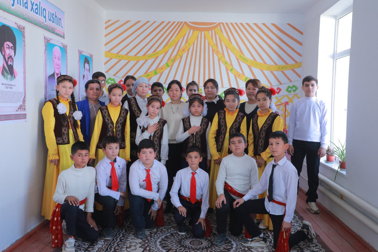 1-SONLI MAKTABDA QORAQALPOQ TILI BAYRAMI KENG NIShONLANDI