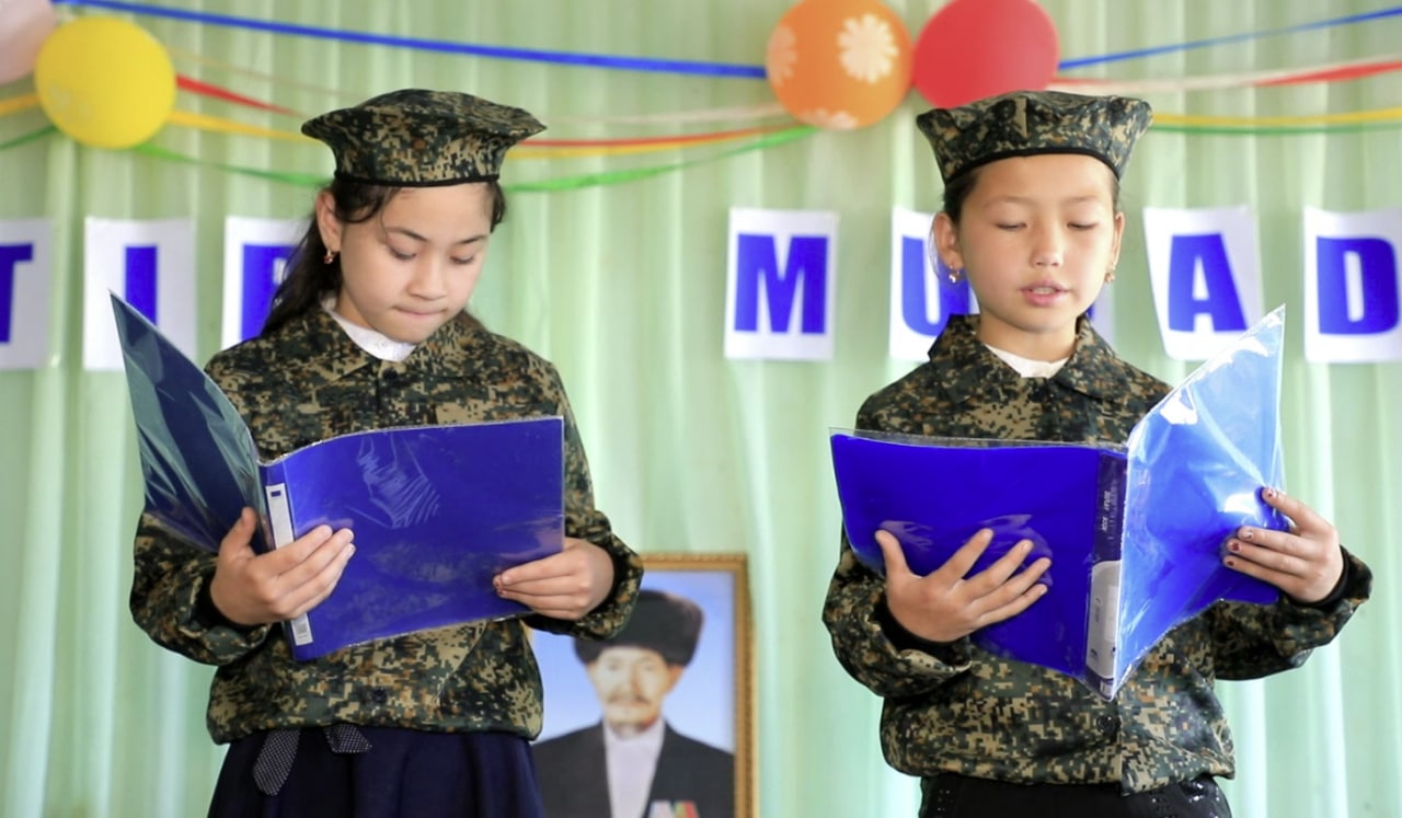 1-sonli maktab oʻquvchilari Xotira va qadrlash kunini keng n