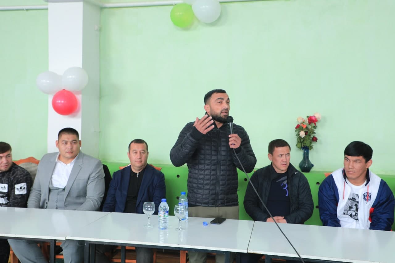 МАШҲУР СПОРТЧИЛАР АМУДАРЁДА СПОРТЧИ-ЁШЛАР БИЛАН УЧРАШИБ, МАҲ