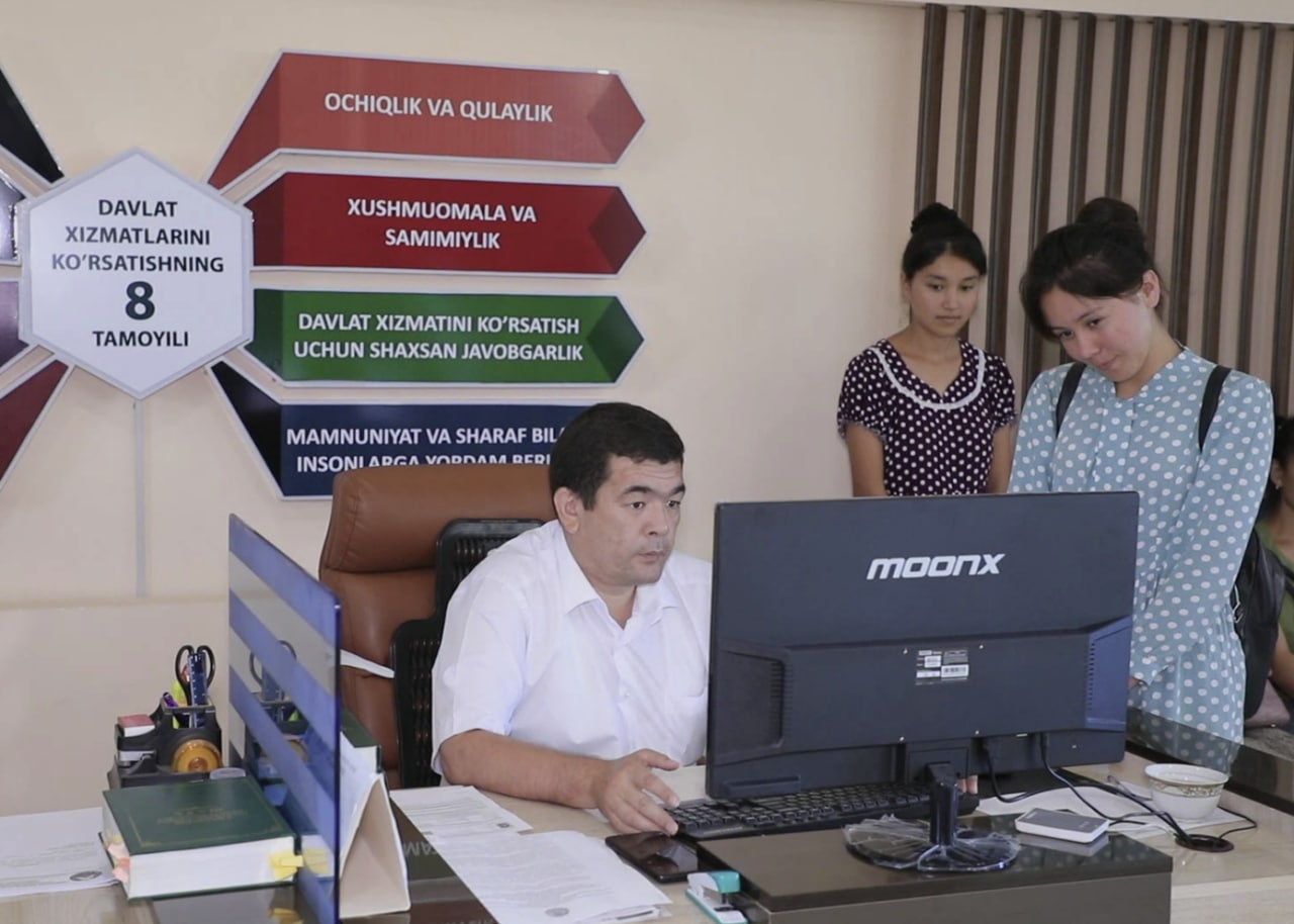 Abituriyentlarga Davlat xizmatlari markazida xizmatlar koʻrs