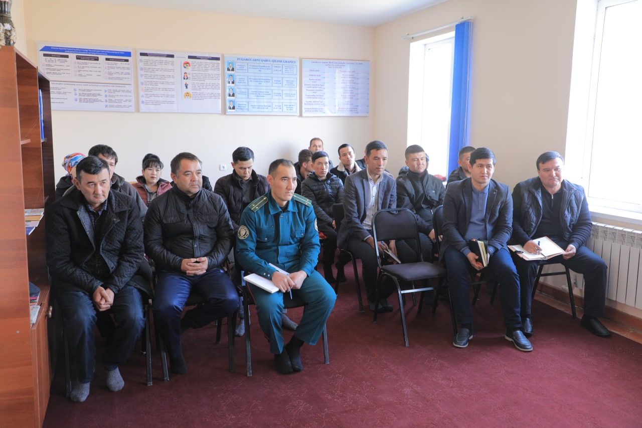 BEShTOM MAHALLASIDA TUMAN HOKIMI YoShLAR BILAN UChRAShUV OʻT