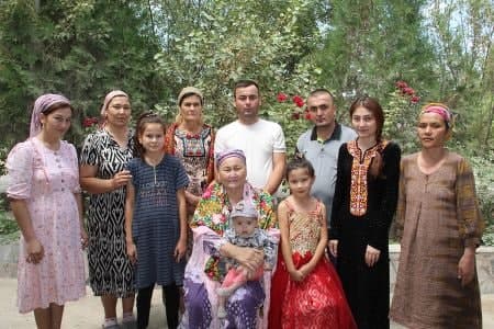 ТАНДИРИ, ЎЧОҒИ, ДАСТУРХОНИ  БИР БЎЛГАН ХОНАДОН