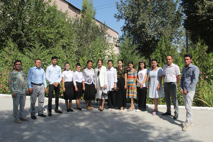 AMUDARYo MUHANDISLIK TEXNIKUMINING  ILK BITIRUVChILARI  OLIY