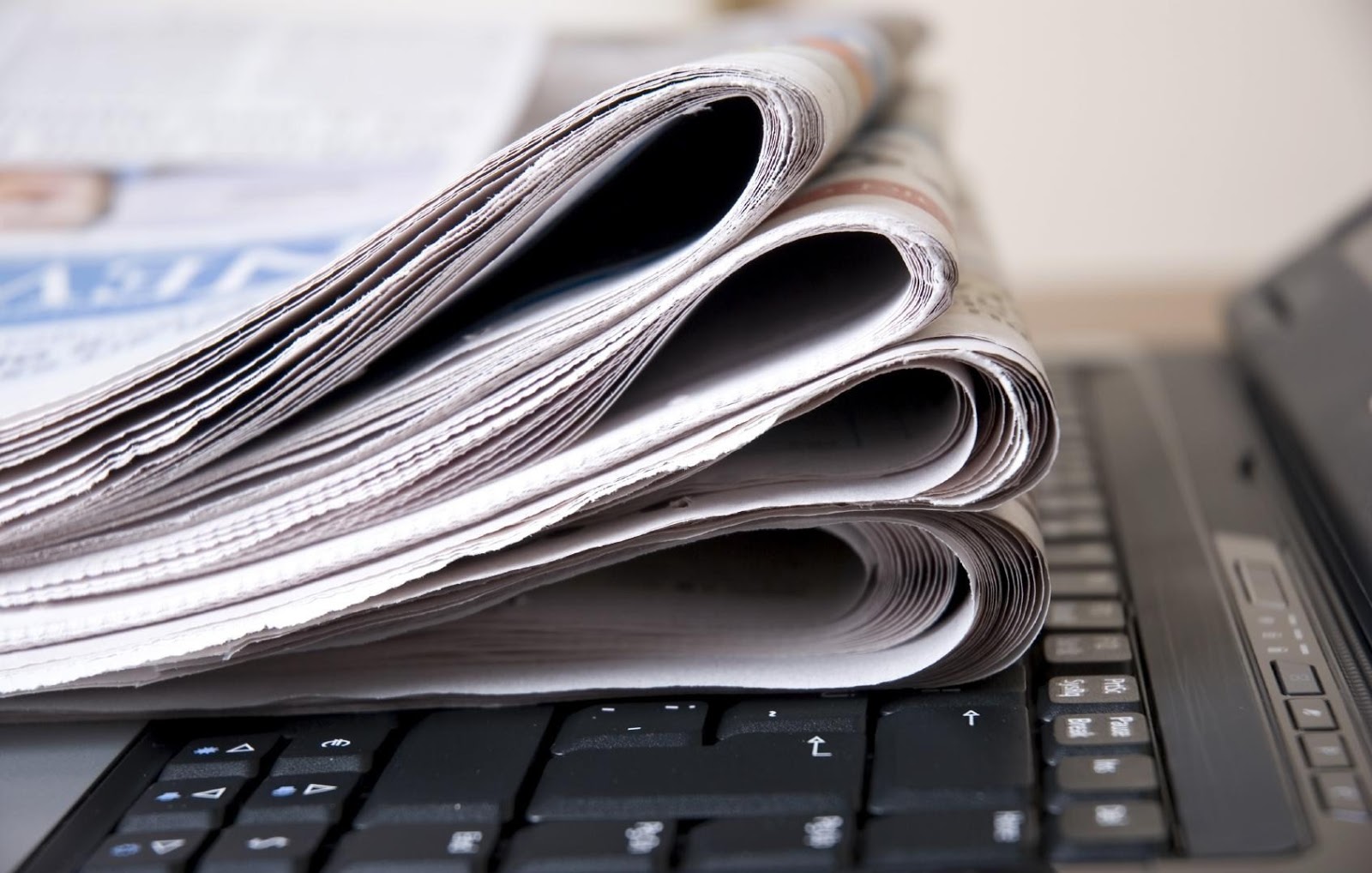 NOMLARI GAZETA TAXLAMLARIDA QOLGANLAR...