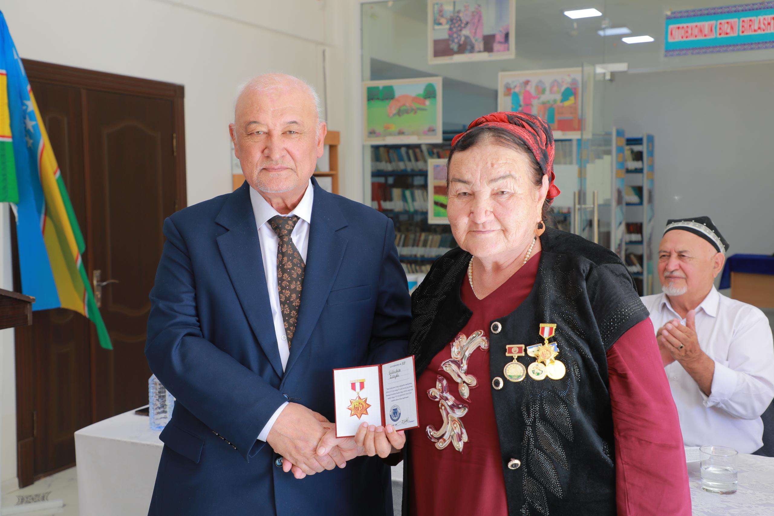 Yangi kitoblar taqdimoti va ijodiy muloqot: Axborot-kutubxona markazida ijodkorlar bilan uchrashuv oʻtkazildi