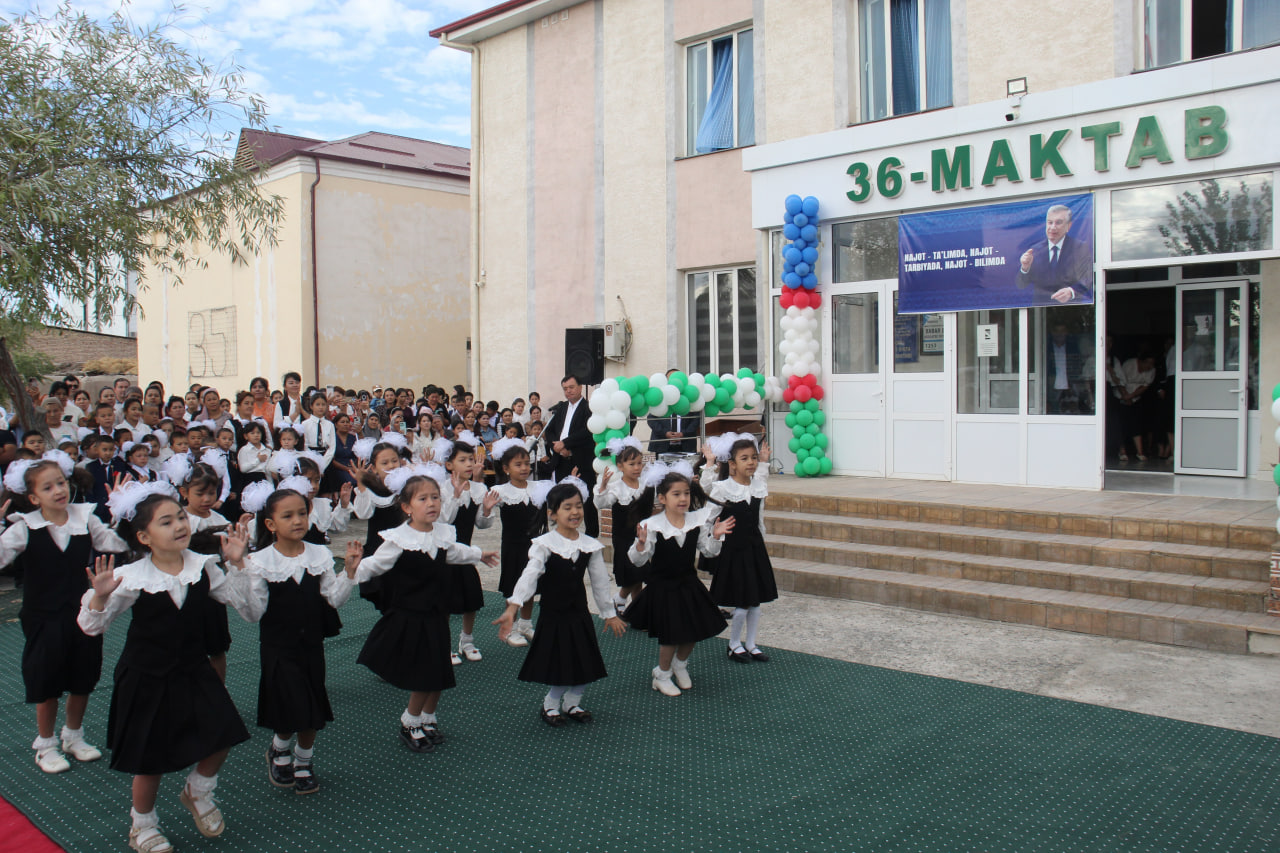 Умумтаълим мактабларида биринчи қўнғироқ чалиниб, Билимлар куни кенг нишонланди ва янги ўқув йили бошланди