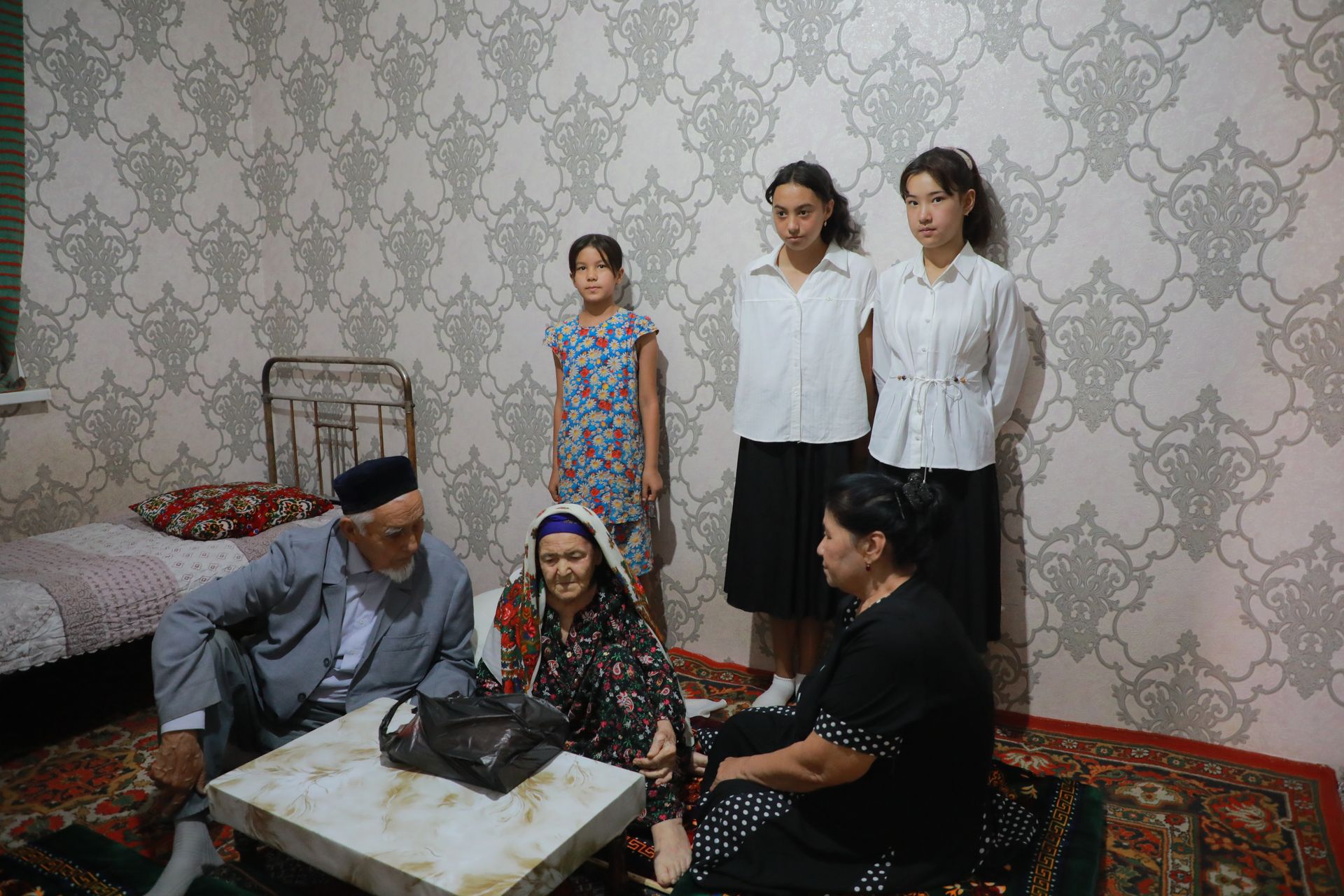 Mustaqillik bayrami arafasida frontorti mehnat faxriylari holidan xabar olindi