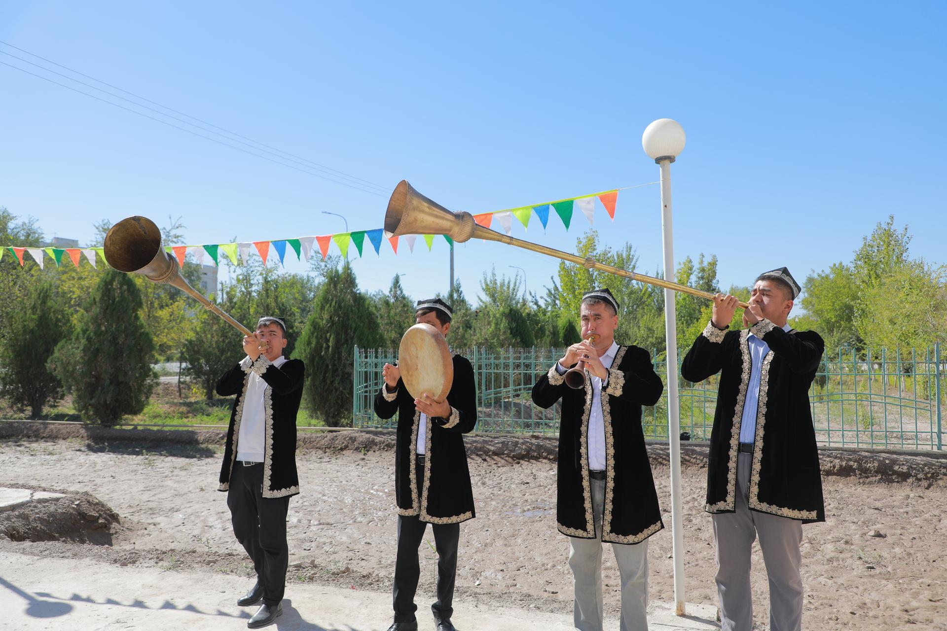 Yangi kitoblar taqdimoti va ijodiy muloqot: Axborot-kutubxona markazida ijodkorlar bilan uchrashuv oʻtkazildi
