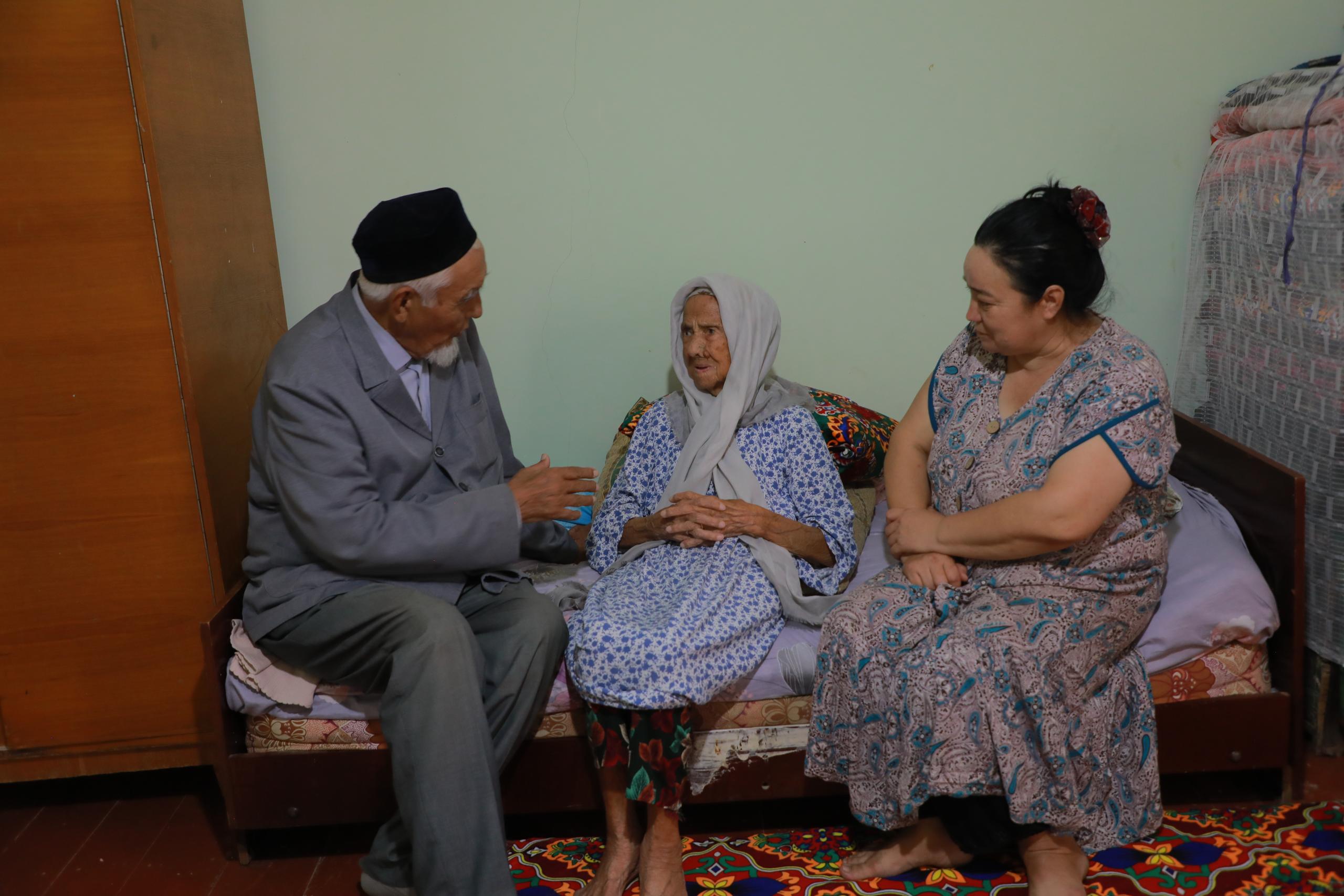 Mustaqillik bayrami arafasida frontorti mehnat faxriylari holidan xabar olindi