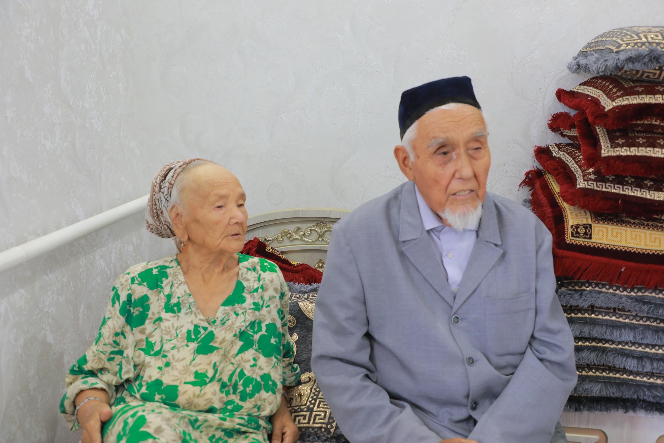 Mustaqillik bayrami arafasida frontorti mehnat faxriylari holidan xabar olindi