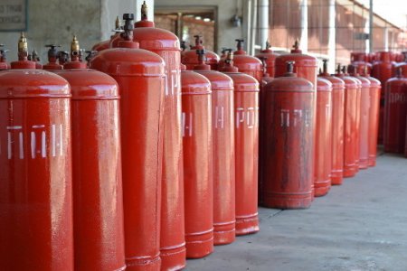 36 та оилага газ плита ва маиший газ баллонлари берилди