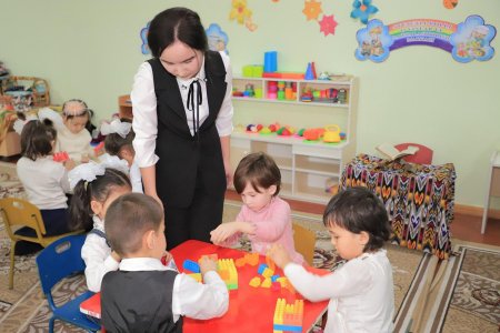 БОЛАЖОНЛАР ЮРТИМИЗНИНГ УЛУҒ СИЙМОЛАРИГА ЭҲТИРОМ КЎРСАТИШДИ