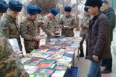 Ҳарбий қисмда “Мен севган асар” мавзусида китоб ярмаркаси ўт