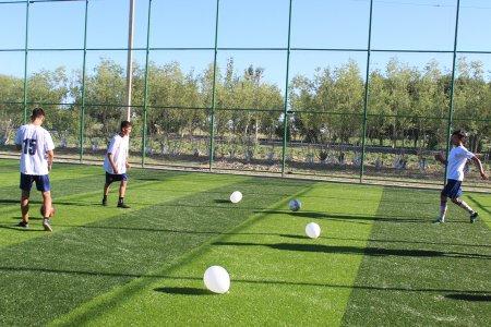 Choykoʻl ovulida sunʼiy qoplamali futbol maydoni foydalanish
