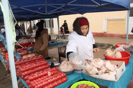 Mangʻit dehqon bozorida Yangi yil yarmarkasi tashkil etildi