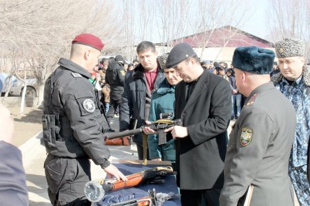 Harbiylar aholi va yoshlar bilan uchrashdi