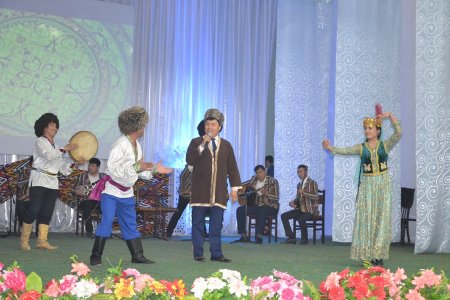 Konstitutsiya kuni munosabati bilan oʻtkazilgan bayramdan vi
