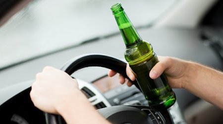 ШИРАКАЙФ ҲОЛДА МАШИНА БОШҚАРИБ, ЖАЗОГА ТОРТИЛДИ